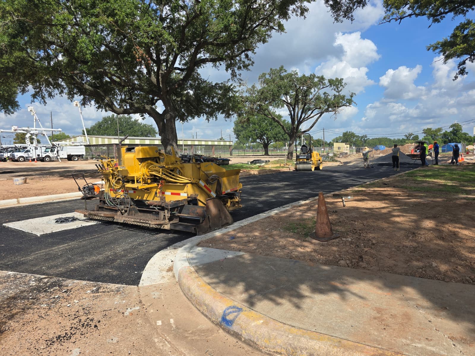 Teknor asphalt paving equipment at work